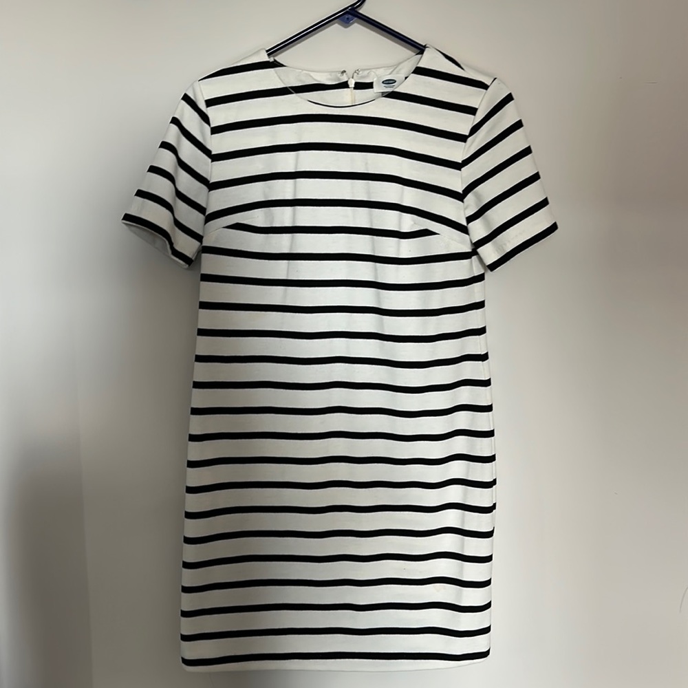Black and white dress, summery